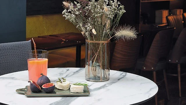 Бістро-столи для ресторанів: універсальне рішення для будь-якого простору