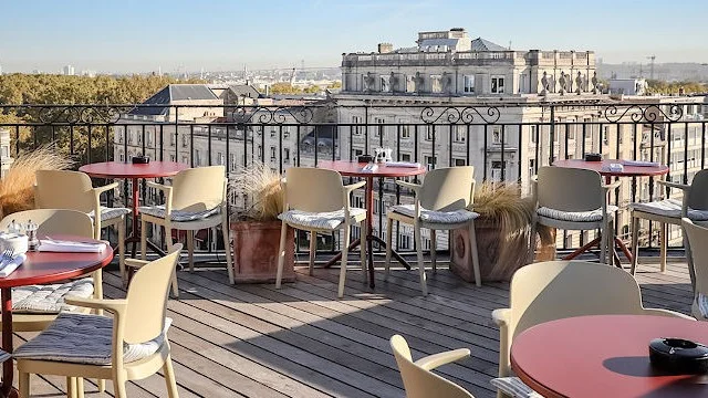 Стільці і столи COLOS для барів та ресторанів: критерії вибору